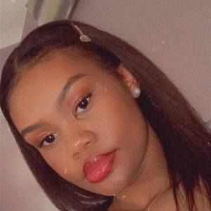 Meet your Posher, Dominique